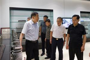 省發改委、省財政廳領導到公路養護裝備國家工程研究中心調研